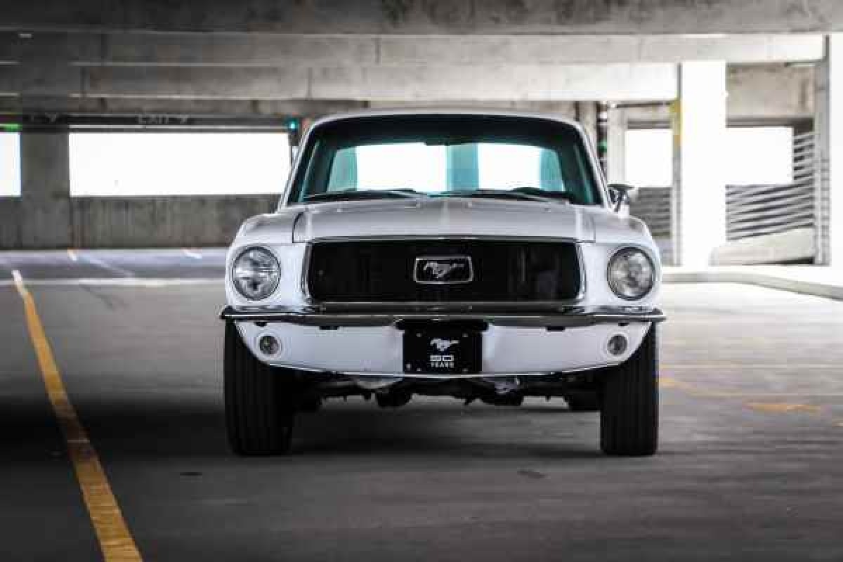 car-img