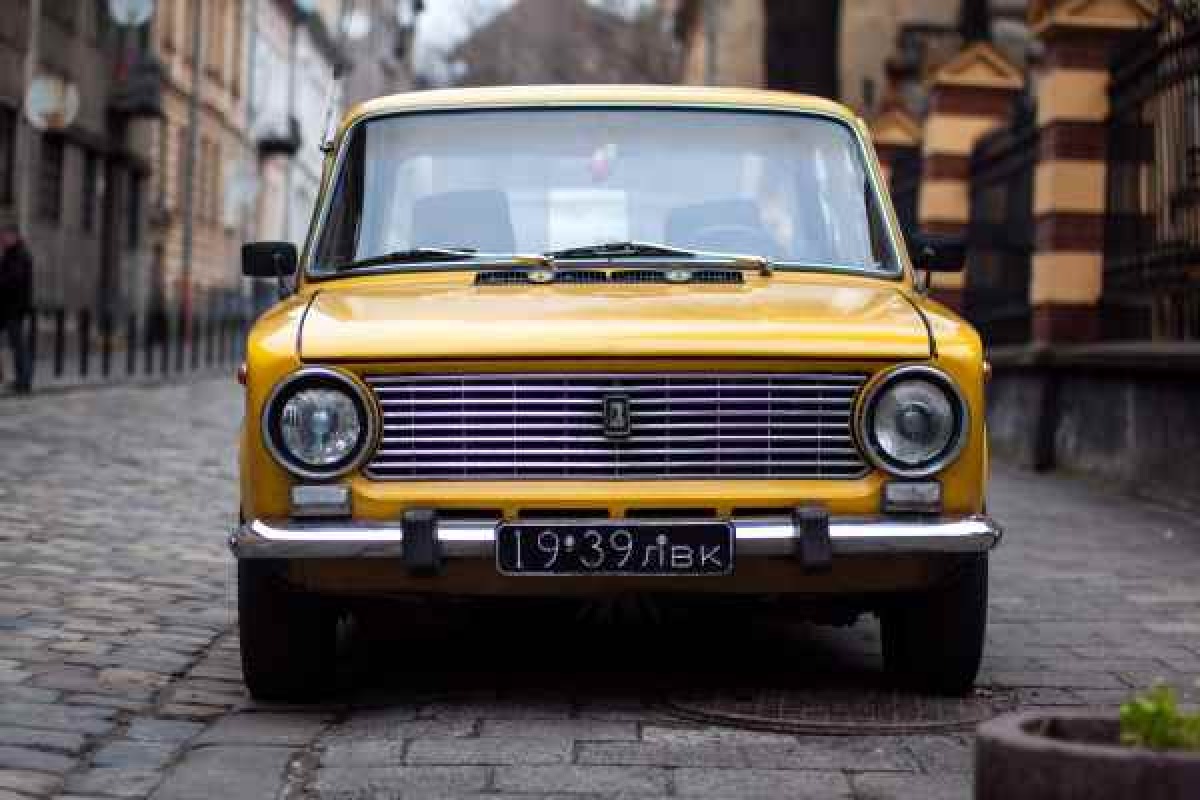 car-img